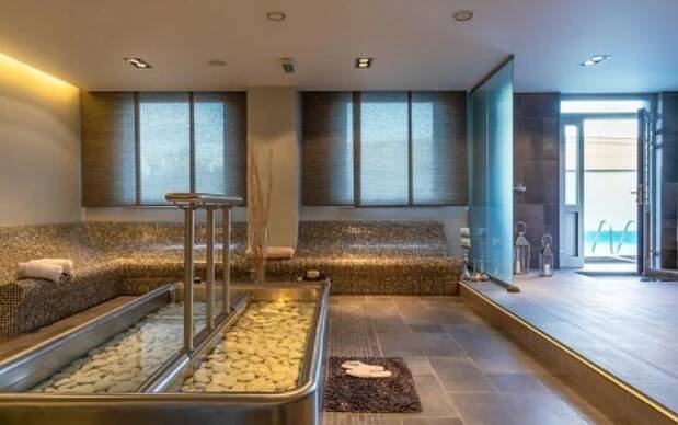 Beskydy: Valašské Meziříčí v rodinném Hotelu Abácie **** se snídaní a vstupem do wellness i fitness centra