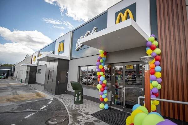 McDonald ́s v Havířově otevřel, podívejte se! Na hamburger přijel i Miloš Holaň
