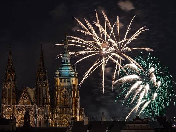 Oslavy 100 let republiky vyvrcholí v Praze ohňostrojem. Zapějí Gott i Kubišová