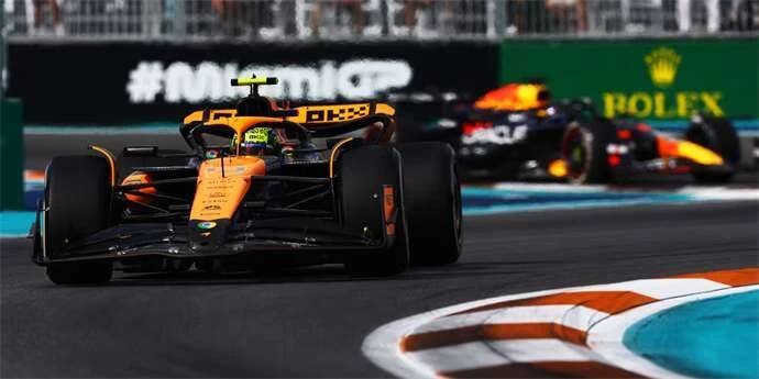 Oscar Piastri a Lando Norris z Mclarenu zatím vládnou průběžnému pořadí jezdců F1 