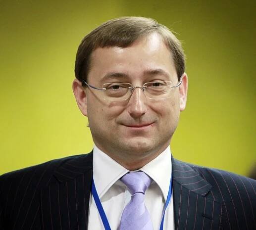 John šetří. Ale ODS v Praze slibuje stráž u každé školy