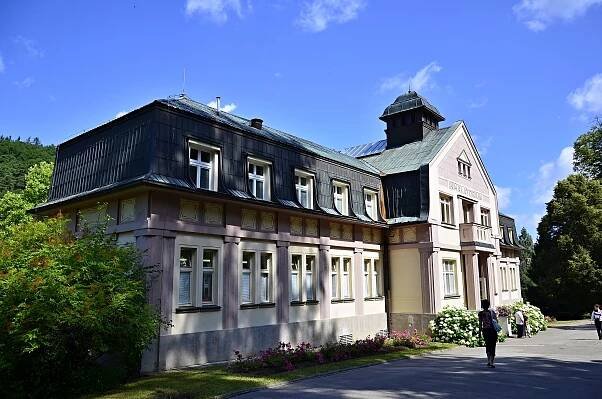 Soubor:Lázeňský dům Inhalatorium (Luhačovice), ul. Dr. Palka Blaho 361, Luhačovice1.JPG