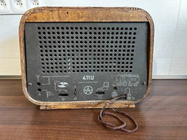 Prodám staré rádio Tesla 411U z 50. let minulého století - Starožitnosti