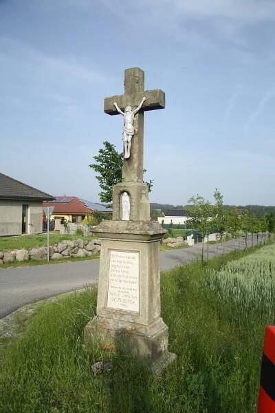 Soubor:Wayside cross near Trnava 280 in Trnava, Třebíč District.jpg – Wikipedie