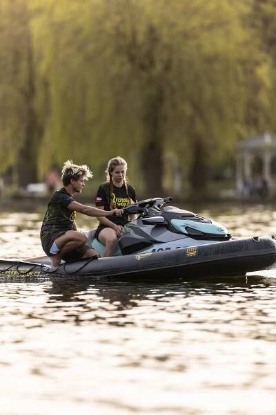 Adrenalin na vodě: mix netradičních vodních sportů s FlyboardShow