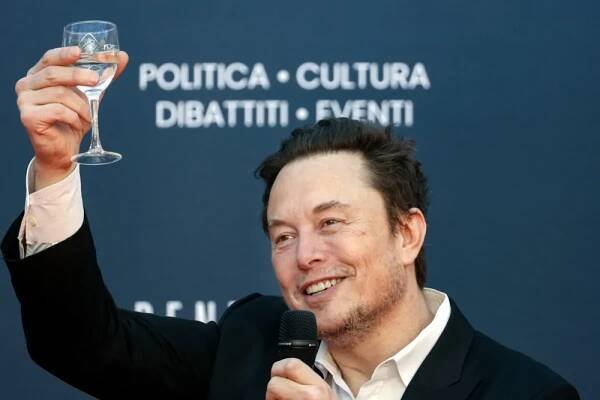 Muskův jackpot. Tesla přidělila svému šéfovi jako odměnu 96 milionů akcií v hodnotě 616 miliard korun