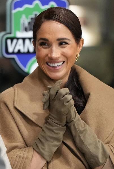 meghan markle clapping