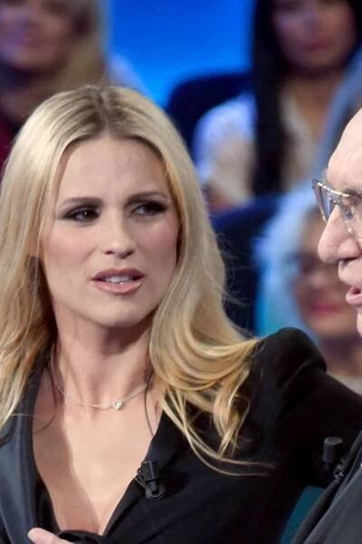 Michelle Hunziker und Pippo Baudo während der Sondersendung zu seinem 60. Karrierejubiläum im Jahr 2019.