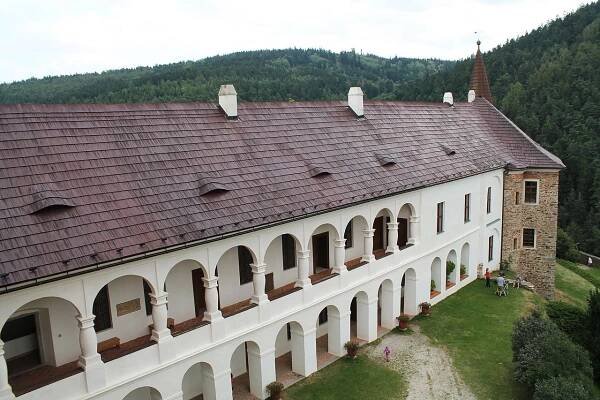 Hrad Velhartice - akce, otevírací doba, vstupné, ubytování, foto, prohlídky, počasí