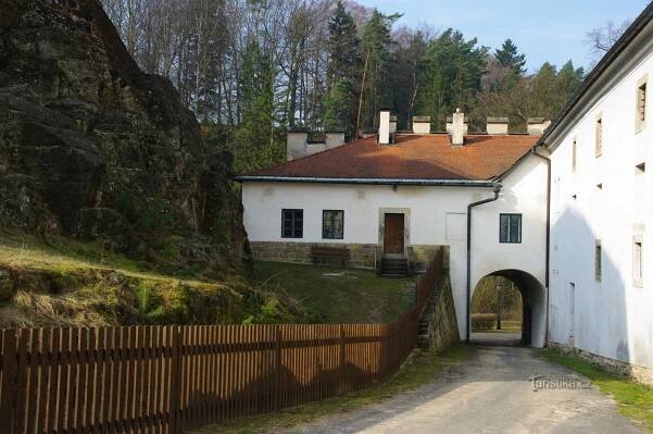 Pohádkový hrad a zámek Staré Hrady