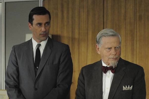 Šílenci z Manhattanu - Chryzantéma a meč - Z filmu - Jon Hamm, Robert Morse
