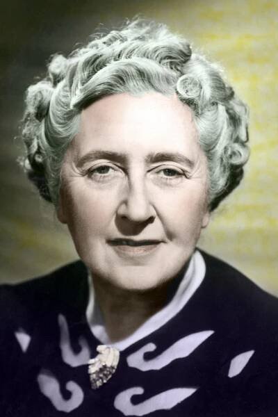 Agatha Christie svého namyšleného a otravného detektiva moc nemusela.