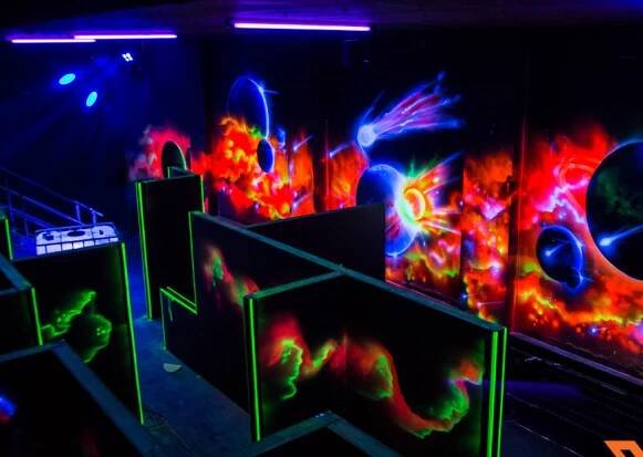 Zaujíma vás stavba laser arén? Prezradíme vám, kde sa obrátiť pre erudované služby aj rady