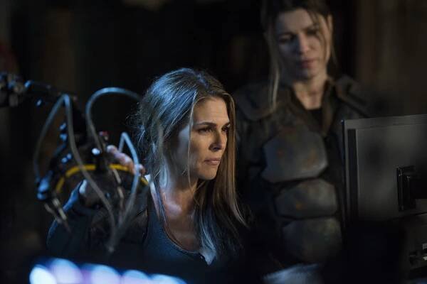 Prvních 100 - Sic Semper Tyrannis - Z filmu - Paige Turco