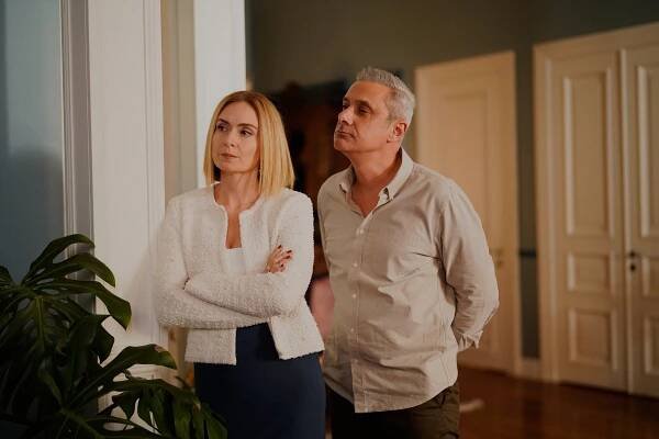 Sakla Beni - Episode 17 - Z filmu - Ceyda Düvenci, Kamil Güler