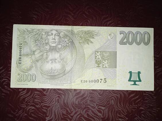 BANKOVKA 2000 KČ , 2007 NEJVZÁCNĚJŠÍ SÉRIE E, PĚKNÝ STAV, NÍZKÉ ČÍSLO  - Bankovky