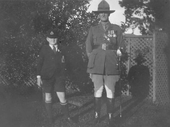 Hellier Evans with his son Scott on Anzac Day, 25 Apr 1931
