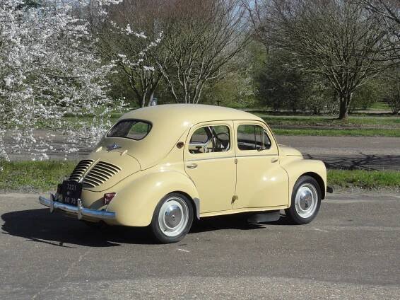 Renault 4 CV byl jedním z nejoblíbenějších vozů z kapitalistické ciziny, jaké se do bývalého Československa dovážely. Proč se mu říkalo želvička?
