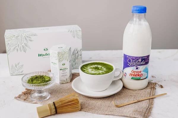 Sílu a vitalitu samurajů vám dodá nápoj Matcha Hisui Latte s mlékem z Mlékárna Valašské Meziříčí - Tojesenzace.cz