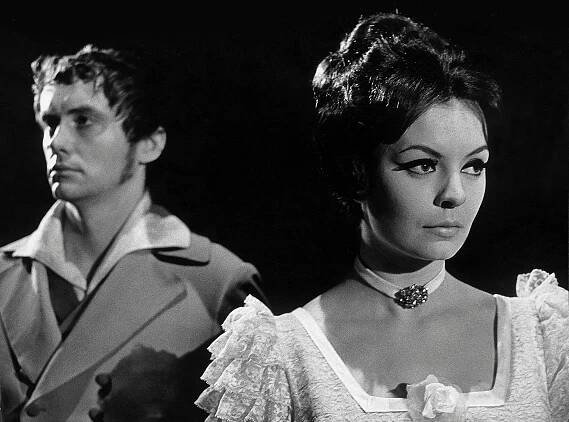 Evelyna Steimarová s Jiřím Kleplem ve hře Se srdcem divno hrát, VČD 1968
