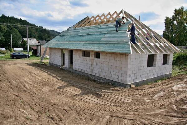 Poslední rok stavby neúsporných domů, pak přijde tvrdé zpřísnění