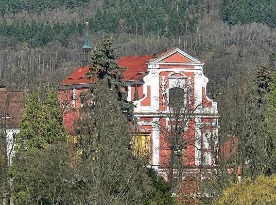 Klášterec nad Ohří (dt: Klösterle an der Eger) - Zoom auf die Barockkirche "Der allerheiligsten Dreifaltigkeit"