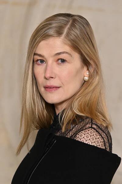 Rosamund Pike at the Christian Dior Haute Couture Spring Summer 2023 show.