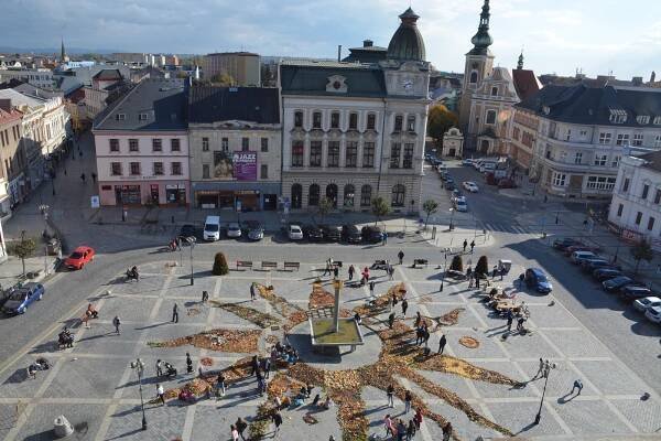 Masarykovo náměstí zkrášlí přírodní koberec. Land art oslaví 120 let Michalova