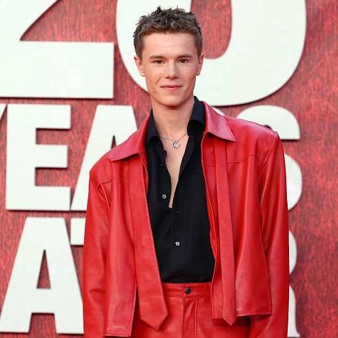 See Edvin Ryding's red carpet look at the premiere of 28 Years Later - Vogue Scandinavia