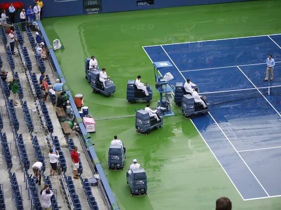 Soubor:Rain delay USO.jpg – Wikipedie