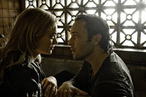Sophia Myles, Alex O'Loughlin - Za svitu měsíce - Série 1 - Z filmu