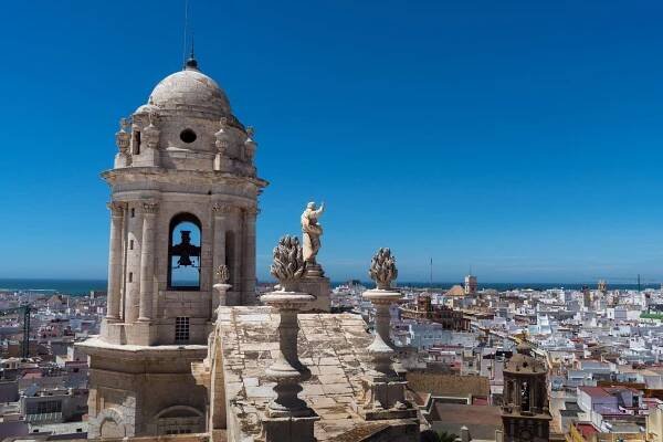 Španělský Cádiz je aktuálně horkým adeptem na následovníka Atlantidy. Zjistíme někdy, jestli jím opravdu je?