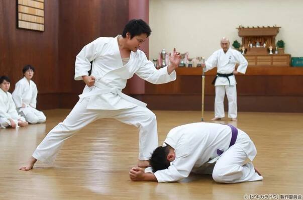 Gekikaradó - Karakuči karate dódžó to gkikara mábódófu (E03) (2021)