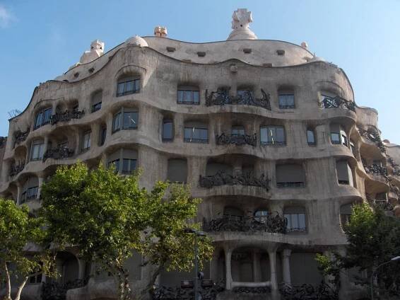 Konec turistických pronájmů. Barcelona chce do pěti let zrušit všechna povolení pro majitele takových bytů