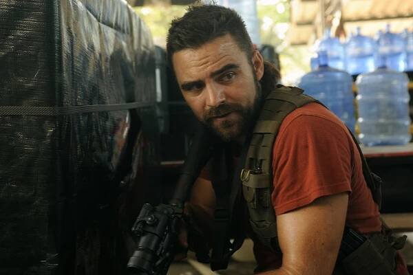 Protiúder - Epizoda 4 - Z filmu - Dustin Clare