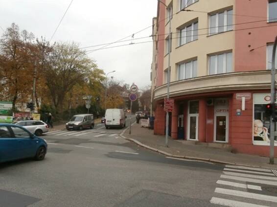 Ve Staré ulici se propadnul chodník