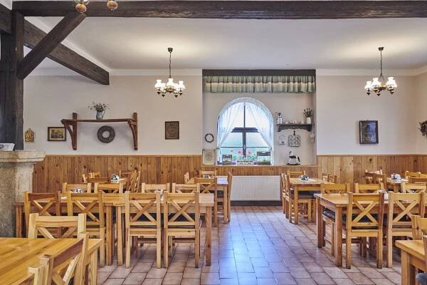 Restaurace – otevírací doba – Selský dvůr