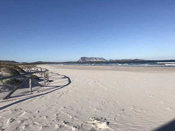 ...E il naufragar mi è dolce in questo mare...