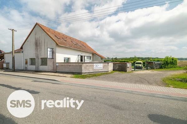 Prodej rodinného domu a autodílny v obci Lodín | Reality.iDNES.cz 