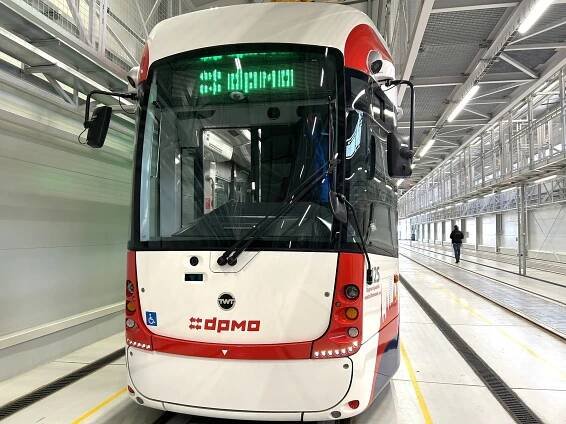 Olomouc už má první z nových tramvají, další přibudou. Podívejte se
