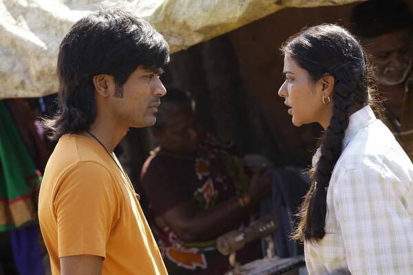 Dhanush, Iyshwarya Rajesh - Vada Chennai - Z filmu
