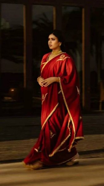 Dushara Vijayan’s Ethereal Saree Style Steals the Spotlight