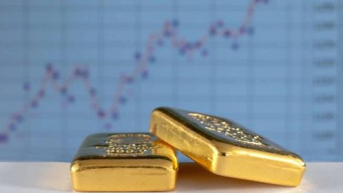 Poptávka po zlatě loni stoupla o tři procenta na rekordních 4899 tun