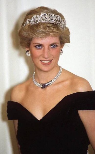 Lady Diana byla obětí touhy Al-Fayeda staršího. Otec jejího přítele po ní chtěl sex