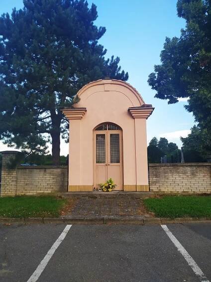 Soubor:Otrokovice-Kvítkovice hřbitov kaple.jpg