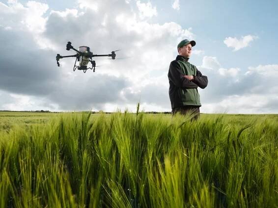 Inovativní způsob ochrany zemědělských plodin před zvěří. Česká firma aplikuje pachové odpuzovače pomocí dronů