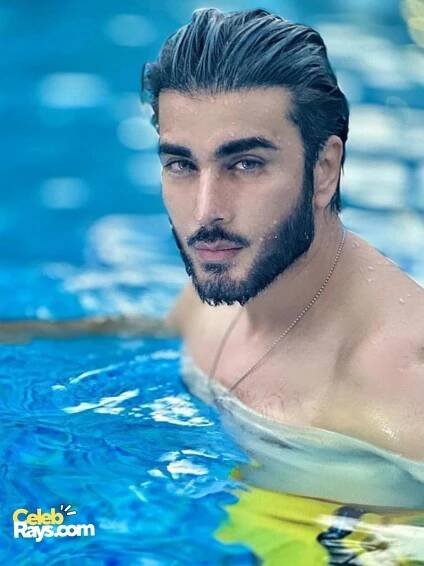 Imran Abbas swimming