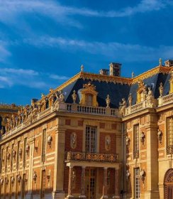 Versailles Castle & Chartres Cathedral Day Tour from Paris