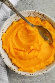 Ever wondered how to cook a pumpkin to make pumpkin puree? This easy recipe will show you how to make pumpkin puree with only 2 ingredients, a pumpkin and some olive oil! This puree can be used for all kinds of desserts like pumpkin pie, parfaits, and cake. #homemadepumpkinpuree #pumpkinpuree #howtocookapumpkin #spendwithpennies