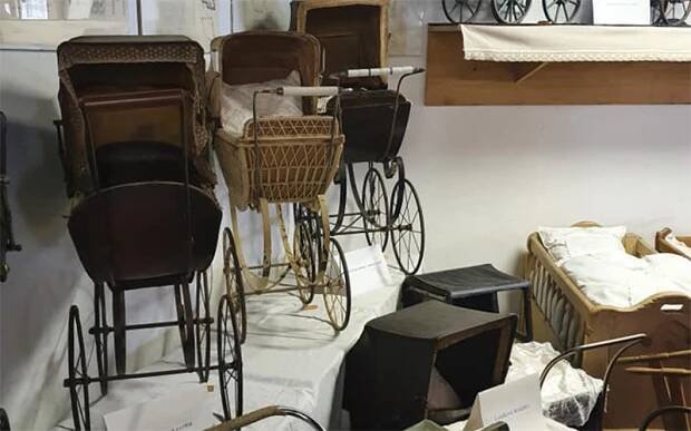 Muzeum starožitných kočárků, panenek a patentních listin v Náchodě